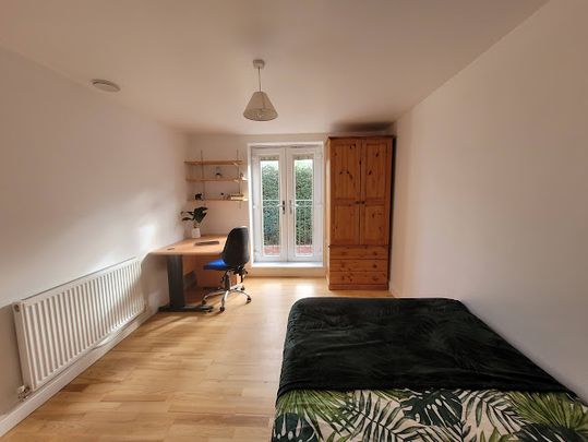 Room 1 Available, 12 Bedroom House, Willowbank Mews – Student Accommodation Coventry - Photo 1