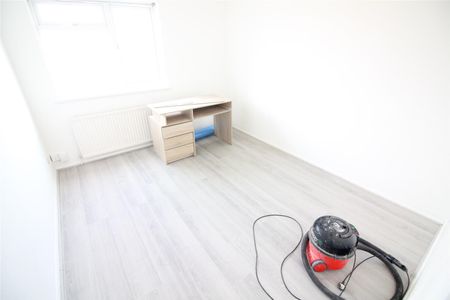 Deepwell Close, Isleworth - Photo 3