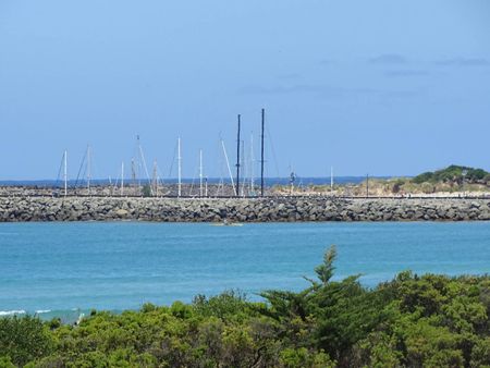 The waves will beckon from across the road - UNIQUE position. - Photo 4