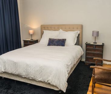 Spacious home with pool in prime location - Photo 5