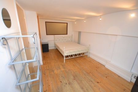 3 bed Apartment for Rent - Photo 5