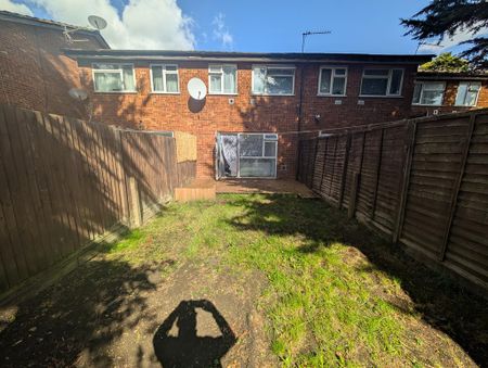 3 bedroom terraced house to rent - Photo 3