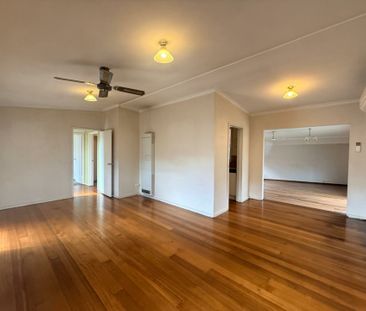 18 Village Drive, Hampton Park VIC - Photo 1