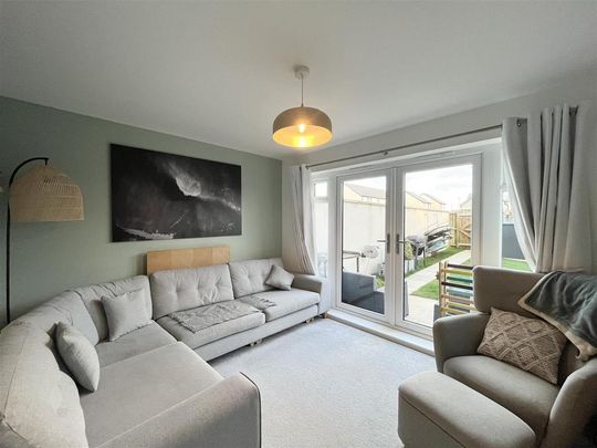 3 bedroom semi-detached house to rent - Photo 1