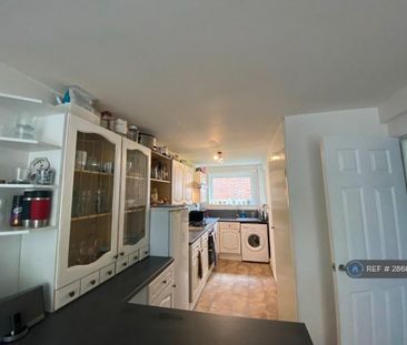1 bedroom in a house share to rent - Photo 1