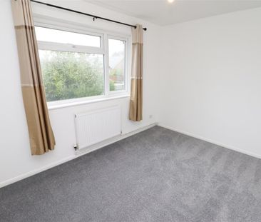 Lambourn Chase, Radlett - Photo 1