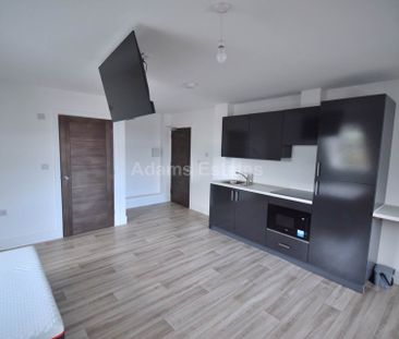 Block A, Charndon Close, Reading - Photo 2