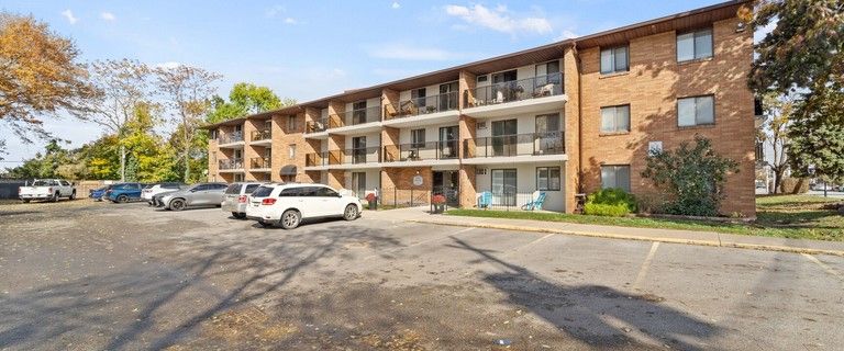 Historic Town Apartments | 3262 Sandwich St., Windsor - Photo 1