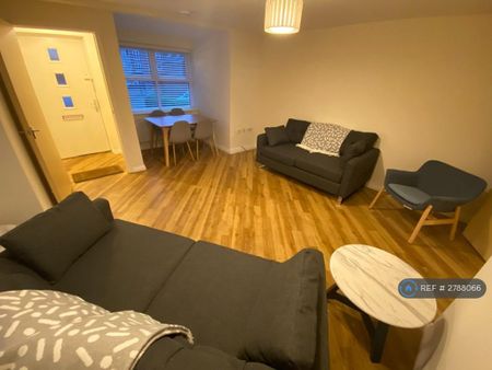 3 bedroom semi-detached house to rent - Photo 4