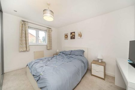 3 bedroom flat to rent - Photo 2