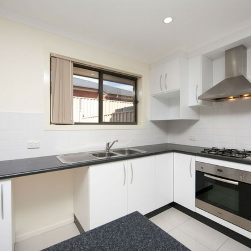 Neat Three Bedroom Townhouse - Photo 1