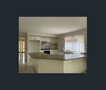 LARGE FAMILY HOME! - Photo 5