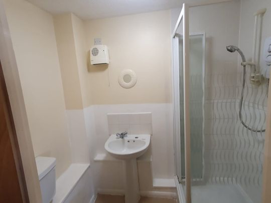 2 Bed Flat, Brook Court, NG7 - Photo 1