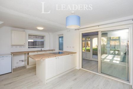 3 bedroom semi-detached house to rent - Photo 5