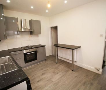 2 bedroom end of terrace house to rent - Photo 4