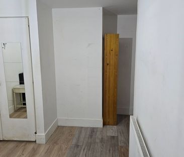 Room in a Shared Flat, Perry Hill, SE6 - Photo 3