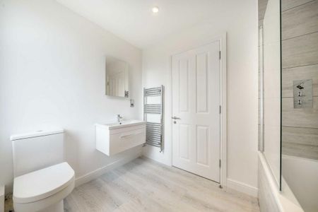 3 bedroom flat to rent - Photo 5