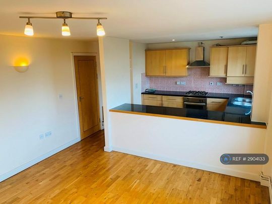 2 bedroom flat to rent - Photo 1