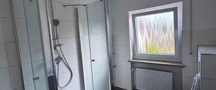 Frisch Renovierte 3-Zimmer Wohnung mit Balkon in Roth, 1. OG - Foto 1