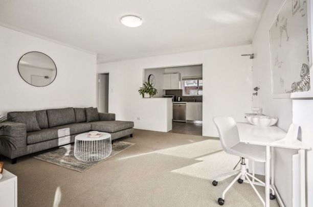 Modern & Sun-Filled Two Bedroom Apartment with Balcony - Photo 1