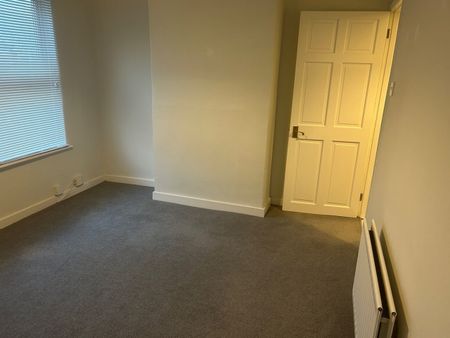 3 Bed Terraced House, Sherwood Street, RG30 - Photo 3