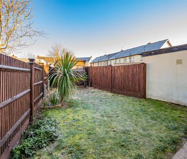 3 bedroom semi-detached house to rent - Photo 3