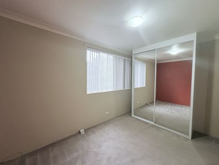 Bright & Sunny Apartment in Prime Rydalmere Location - Photo 2