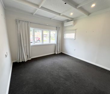 Discover this beautifully renovated three-bedroom, one-bathroom hom... - Photo 6