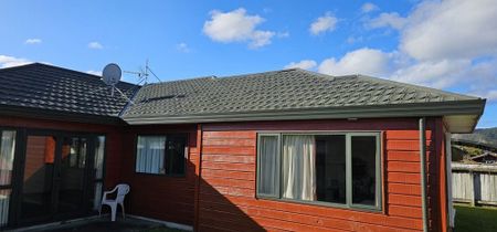 3 Bedroom house with double garage in Waiwhetu - Photo 2