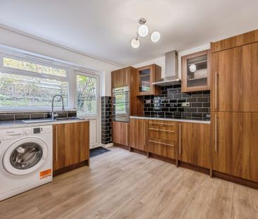 2 Bed flat with Garden & Garage in Croydon - Photo 2