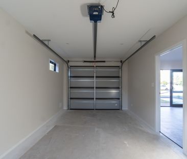 Near New Luxurious 3-Bedroom Home - Photo 2