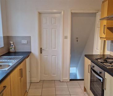 2 bedroom flat to rent - Photo 3