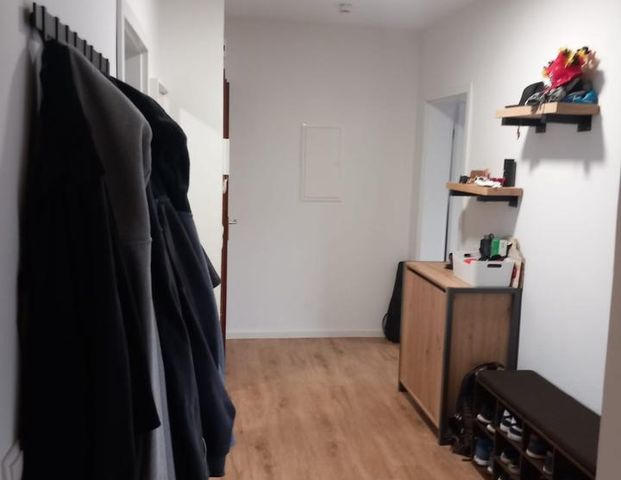 Helle großzügige 3 Zi. Wohnung mit Balkon + Stellplatz in Maschen - Photo 1