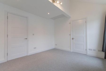 2 bedroom end of terrace house to rent - Photo 2