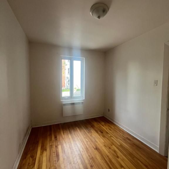 Parfait pour famille ou colocation – 4 ½ à Montcalm - Photo 1