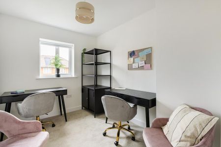 4 bedroom semi-detached house to rent - Photo 5