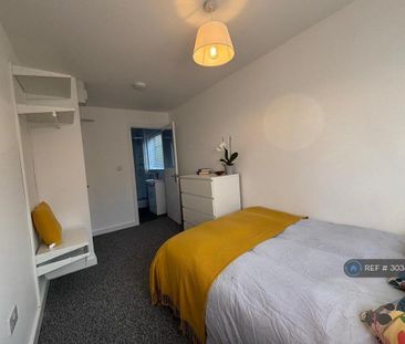 1 bedroom in a flat share to rent - Photo 1