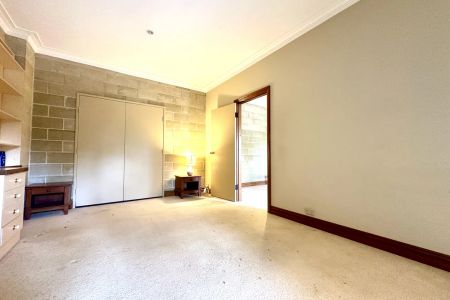 One Bedroom Flat With All Utilities Included - Photo 3