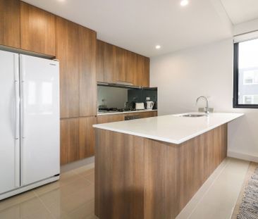 Ultra Modern 1 Bedroom Unit in Newly Built Complex - Photo 3