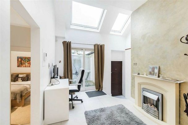 Queen's Gate, South Kensington, SW7 - Photo 1