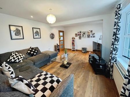 19 Warren Gardens, Lisburn, BT28 1EA - Photo 2