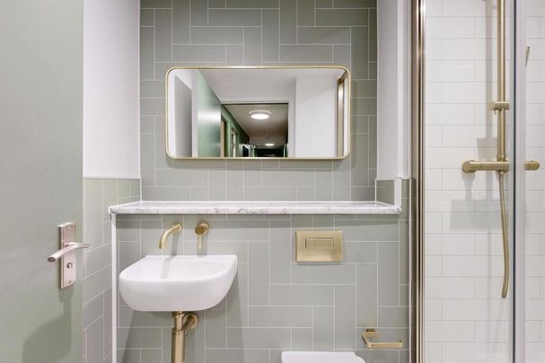 4 bedroom flat to rent - Photo 1