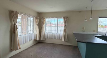 SPACIOUS & BRIGHT FAMILY HOME IN HEART OF NEW ... - Photo 4