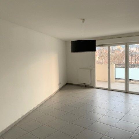 Appartement 3 pièces 70m2 MARSEILLE 10EME 992 euros - Photo 1