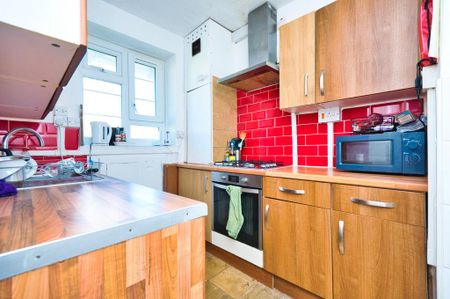 1 bedroom in a flat share to rent - Photo 5