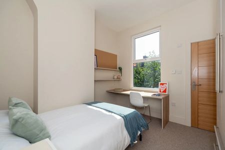 6 Bed Semi-Detached House, Hawarden Avenue, L17 - Photo 3