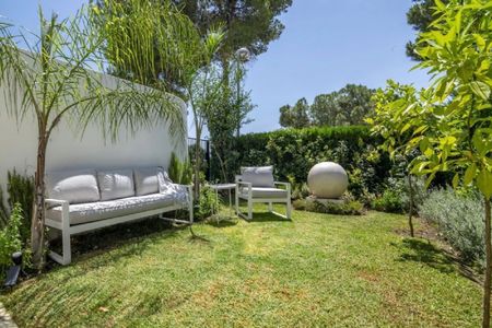 3 Bedroom Townhouse For Rent in Nueva Andalucía, Málaga - Photo 2