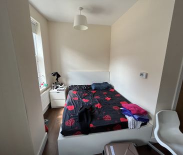 Studio flat to rent in St Peters Road, Bournemouth, BH1 - Photo 2
