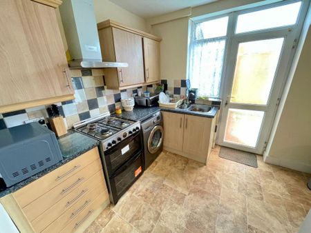 3 bedroom terraced house to rent - Photo 2