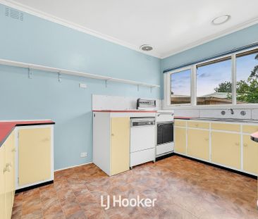 Spacious Family Home in the Heart of Cranbourne - Photo 6